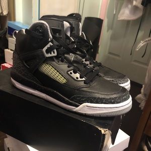 Jordan Spizike 6Y 8 womens